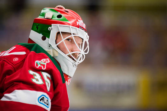Moras målvakt Christian Engstrand före ishockeymatchen i