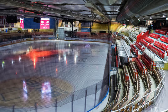 Vy från läktarplats före ishockeymatchen i SHL mellan
