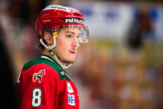 Moras Robin Johansson före ishockeymatchen i SHL mellan