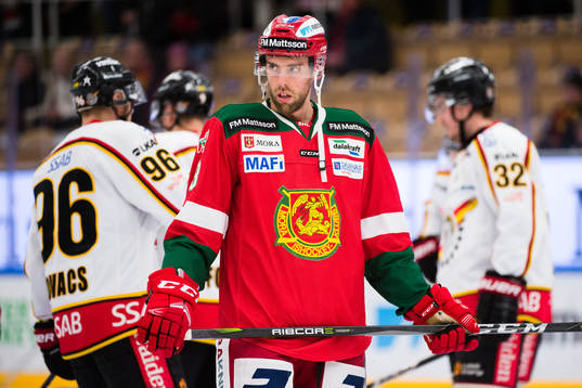 Moras Brandon Gormley före ishockeymatchen i SHL mellan