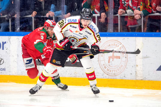 Moras Brandon Gormley hakar Luleås Emil Larsson
