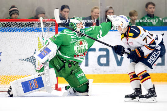 Rögles målvakt Ville Kolppanen och Djurgårdens Jonathan