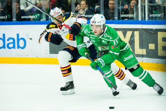 Rögles Bryan Lerg och Djurgårdens Simon JoJohansson