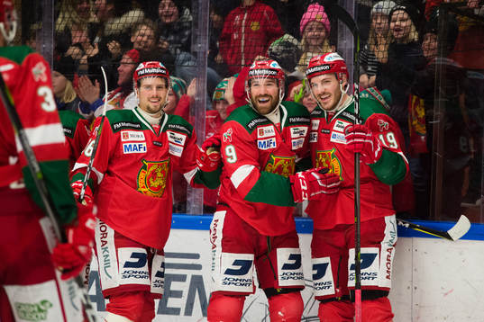 Moras Andrew Rowe och John Persson jublar