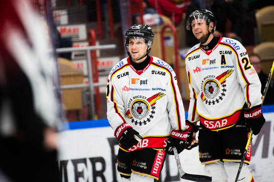 Luleås Luleås Petter Emanuelsson och Johan Harju  jublar