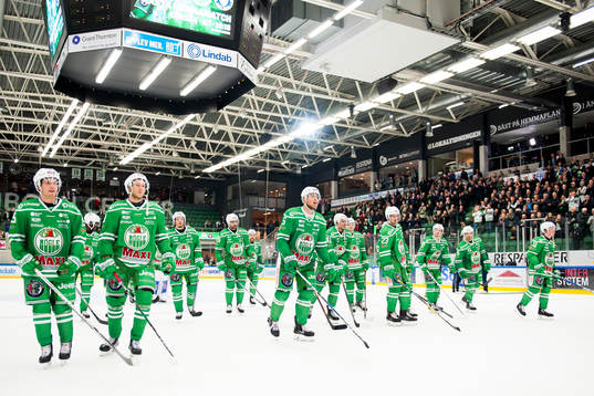 Rögles spelare jublar