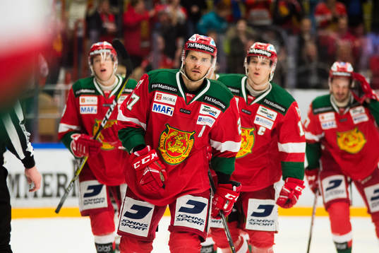 Moras Matt Bailey jublar