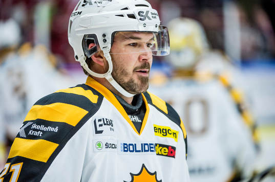 Skellefteås Jimmie Ericsson innan ishockeymatchen i SHL
