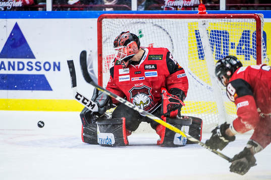 Malmö Redhawks målvakt Oscar Alsenfelt och Jens Olsson