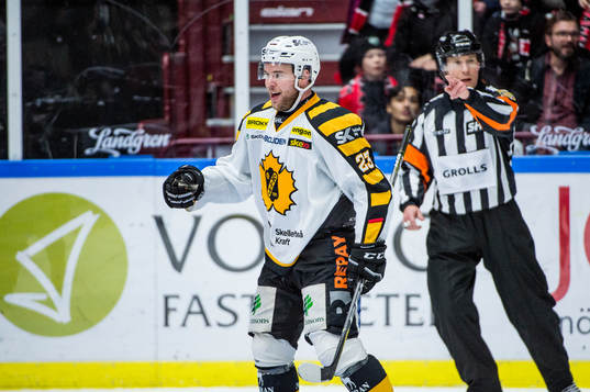 Skellefteås Mark Katic jublar åt 0-2