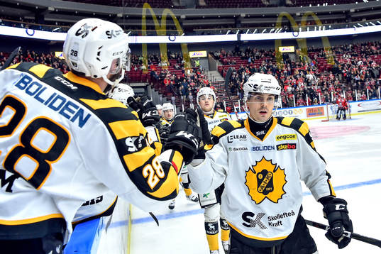 Skellefteås Henrik Hetta jublar med Johan Alm