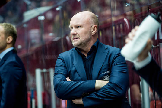 Malmö Redhawks tränare Peter Andersson deppar