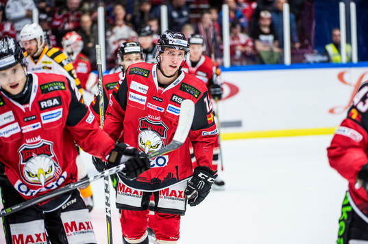 Malmö Redhawks Matias Lassen deppar med lagkamraterna
