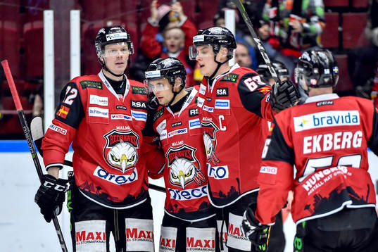 Malmö Redhawks Daniel Zaar jublar med lagkamrater