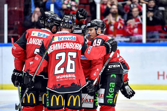 Malmö Redhawks Rhett Rakhshani jublar med lagkamrater