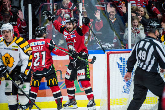 Malmö Redhawks Nils Andersson jublar