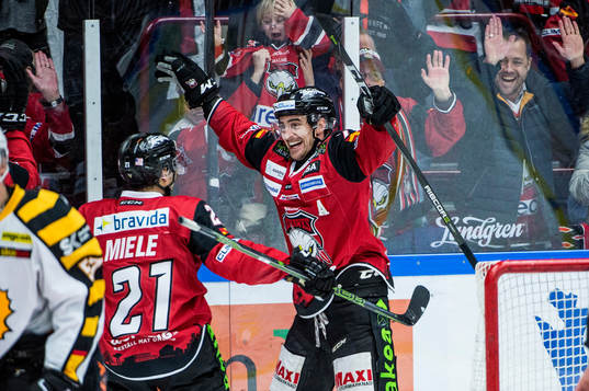 Malmö Redhawks Nils Andersson jublar