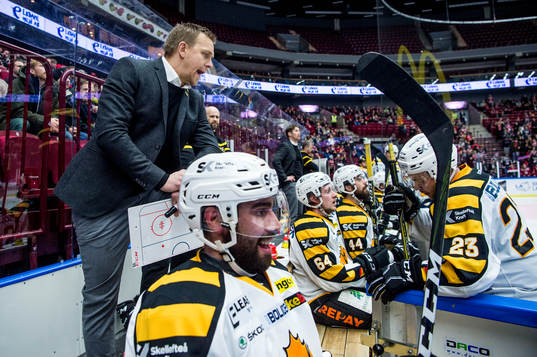 Skellefteås tränare Bert Robertsson deppar med spelarena