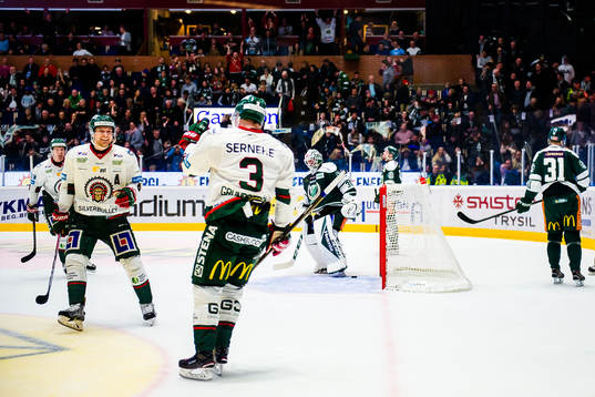 Frölundas John Nyberg och Carl Grundström jublar