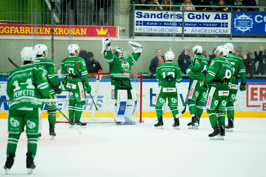 Rögles målvakt Ville Kolppanen jublar