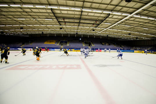 Panterns och Leksands spelare värmer upp