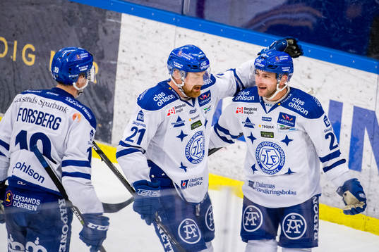 Leksands Alex Friesen har gjort 1-3 målet och jublar