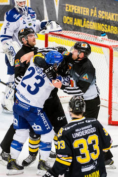 Leksands Alex Friesen och Panterns Nicklas Jadeland i