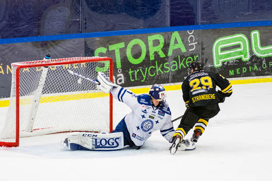 Panterns Sebastian Strandberg missar en straff