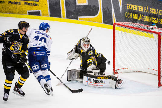 Panterns målvakt Robin Jensen gör en räddning