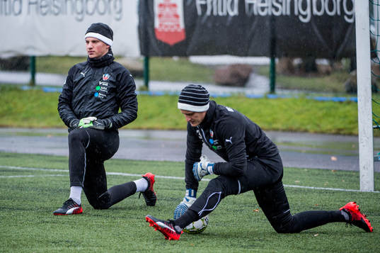 Målvakt Ilija Jurisic och målvakt Pär Hansson