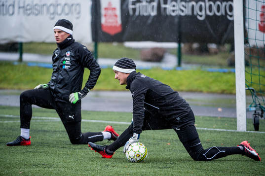 Målvakt Ilija Jurisic och målvakt Pär Hansson
