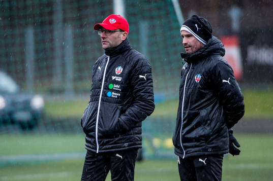 Tränare Per-Ola Ljung och assisterande tränare
