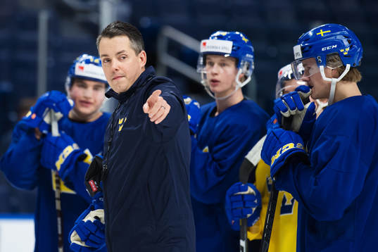 Förbundskapten Tomas Montén på Sveriges träning