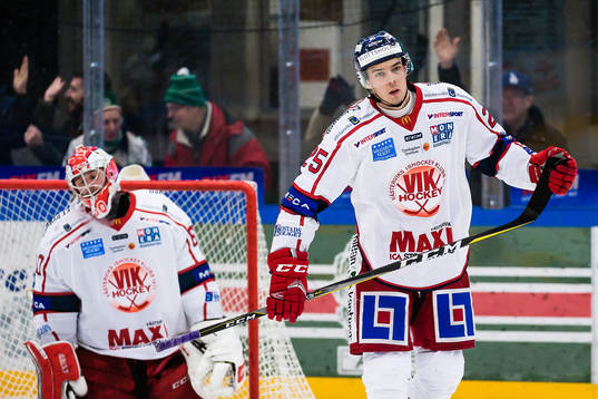Västerviks Patrik Blomberg och målvakt Viktor Östlund