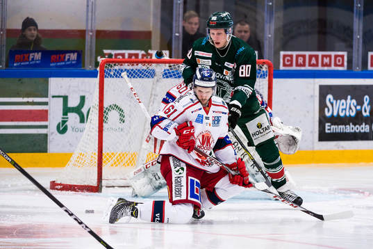 Västerviks Emil Wahlberg faller