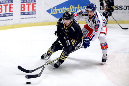 s Henrik Marklund och Oskarshamns Arsi Piispanen