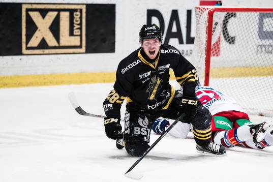 s Jesper Fröden jublar