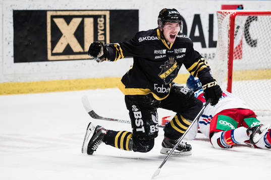 s Jesper Fröden jublar