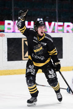 s Jesper Fröden jublar