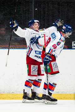 Oskarshamns Tom Hedberg jublar med Joakim Hagelin
