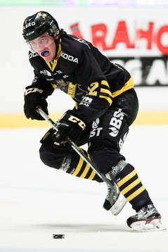 s Max Lindholm
