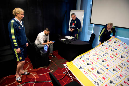 Sveriges förbundskapten Janne Andersson och journalisten