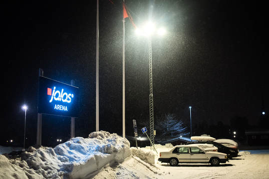 Snöfall utanför Jalas Arena före ishockeymatchen i SHL