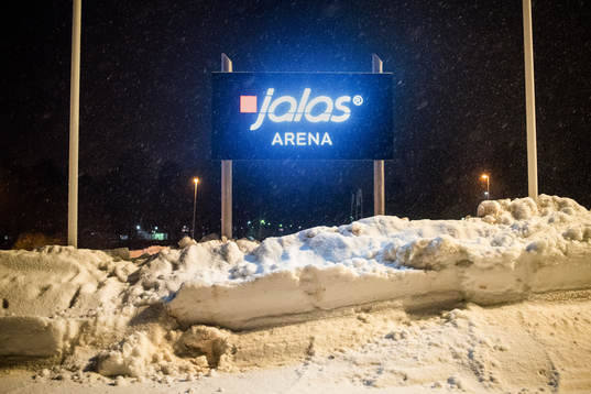 Snöfall utanför Jalas Arena före ishockeymatchen i SHL