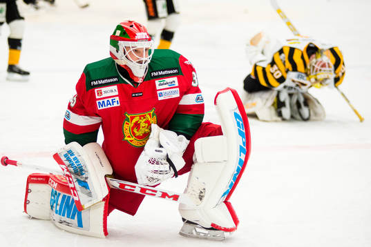 Moras målvakt Christian Engstrand före ishockeymatchen i