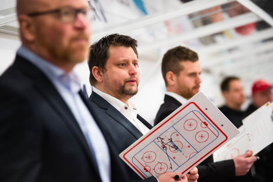 Moras tränare Mattias Karlin