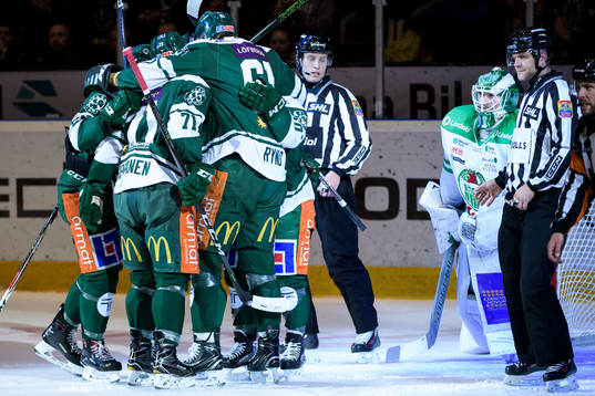 Rögles målvakt Ville Kolppanen deppar