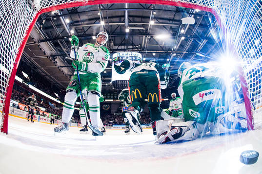 Färjestads Marcus Nilsson (ej i bild) jublar