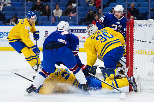 Sveriges Timothy Liljegren, Erik Brännström och målvakt