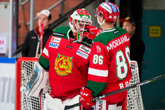 Moras målvakt Mattias Pettersson och Mathias Bromé jublar